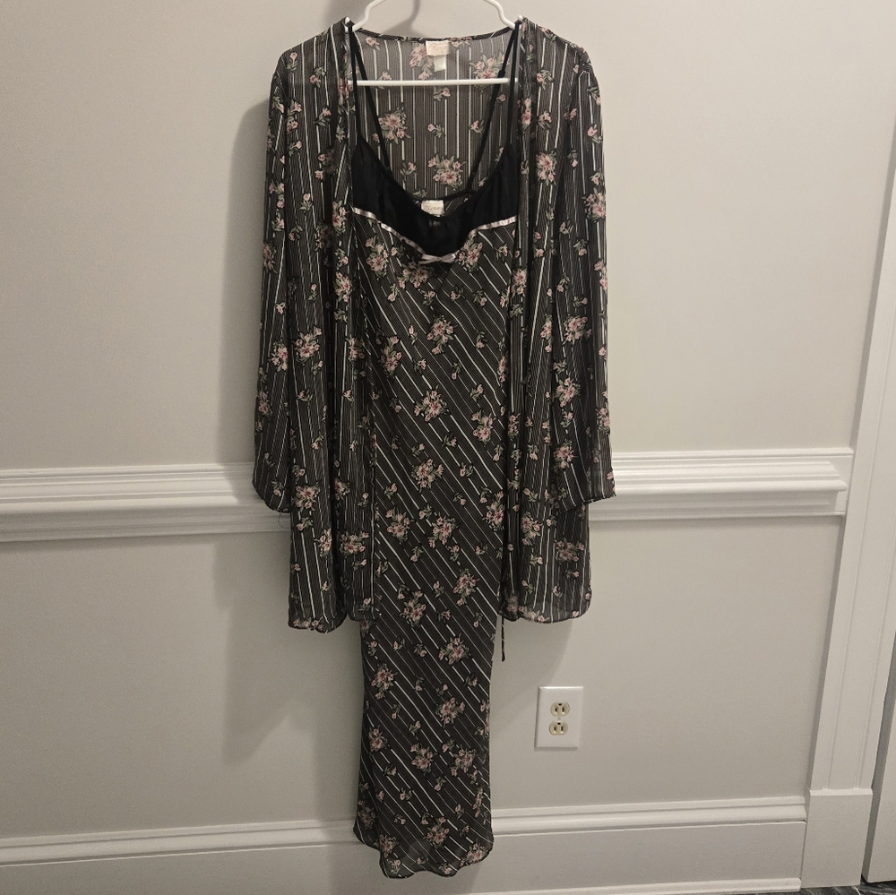 Intimates By Flora Nightgown and robe Set Sheer Floral Size M/L